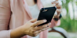 Te streseaza sa vorbesti la telefon cu straini? Afla motivul