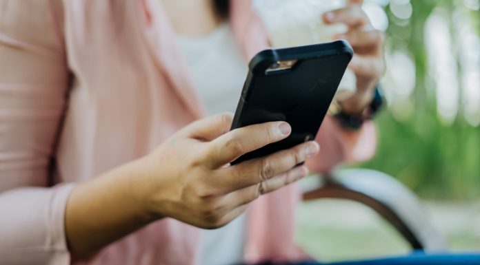 Te streseaza sa vorbesti la telefon cu straini? Afla motivul