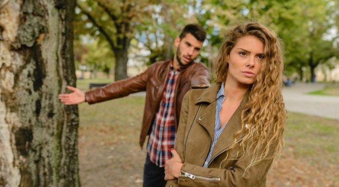 Trasaturi care indica faptul ca esti cu un barbat posesiv si controlant