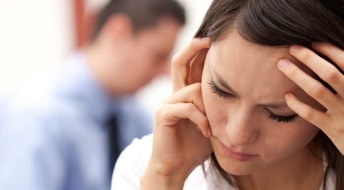 10 actiuni care te vor face sa te simti nefericit in continuare