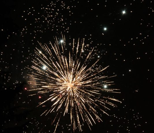 Artificiile – Elementul Care Îți Poate Transforma Petrecerea în Magie